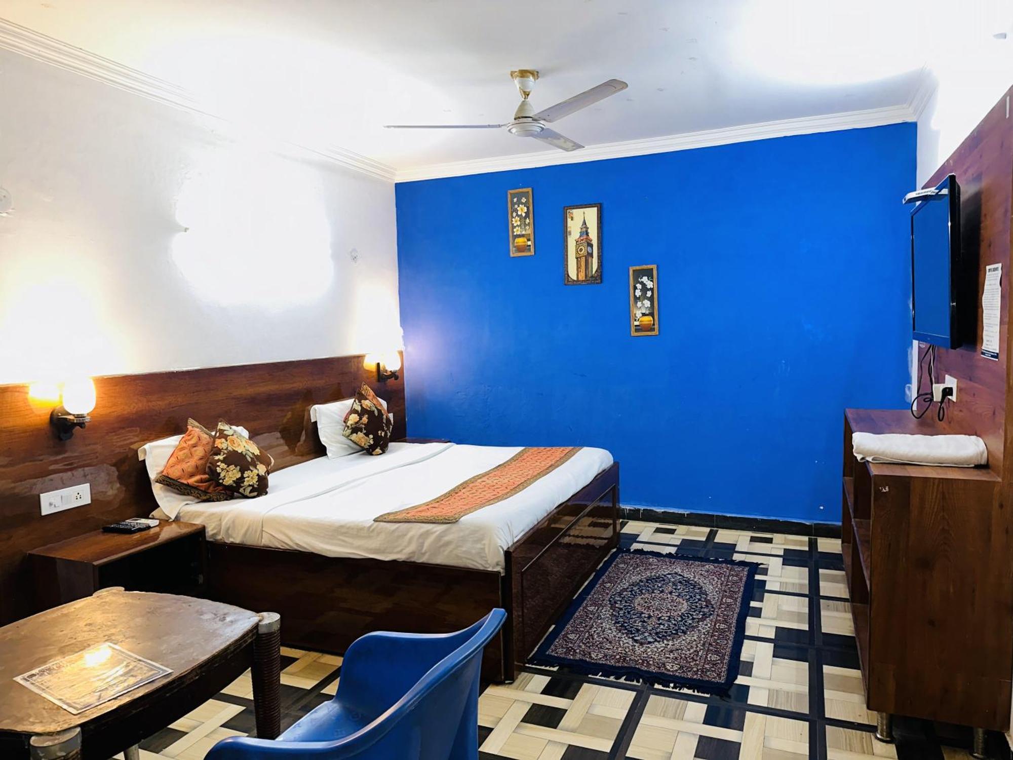 Golden Bed And Breakfast- High Quality Rooms In South Ex-1 D Block ニューデリー エクステリア 写真